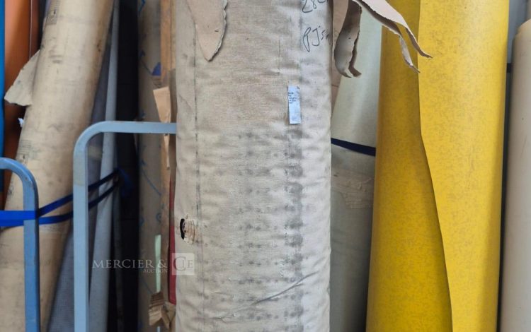 autre Lot denviron 50 m² de revêtement de sol en rouleau, aspect granité / moucheté d  384