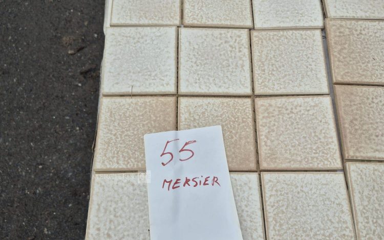 autre Lot d&rsquo;environ 20m2 de carrelage mosaïque , conditionné en plaques de 30 × 30 cm  44