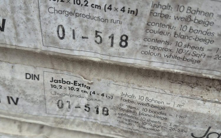 autre Lot d&rsquo;environ 20m2 de carrelage mosaïque , conditionné en plaques de 30 × 30 cm  44