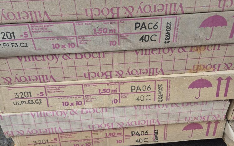 autre Lot d&rsquo;environ 39m2 de carrelage mosaïque , conditionné en plaques  de 30 cm x 50  47