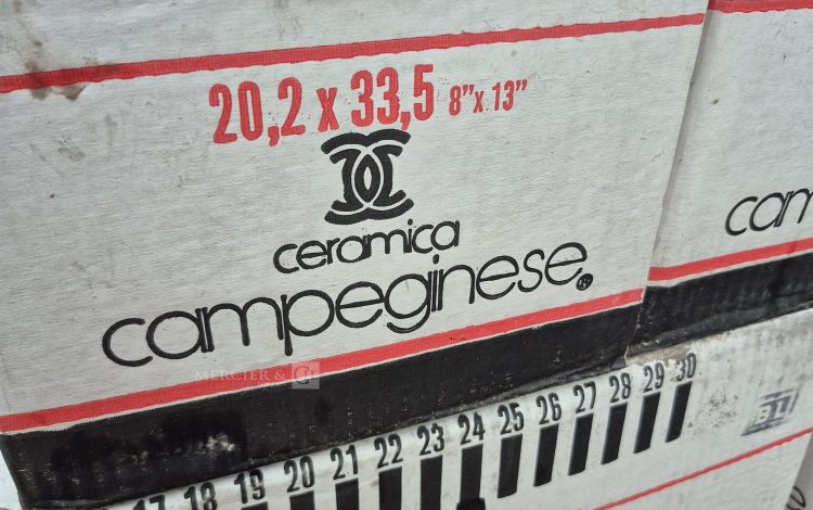 autre Lot d&rsquo;environ 40 m2 de faïence de 20cm x 33cm Tess. Rosa  48