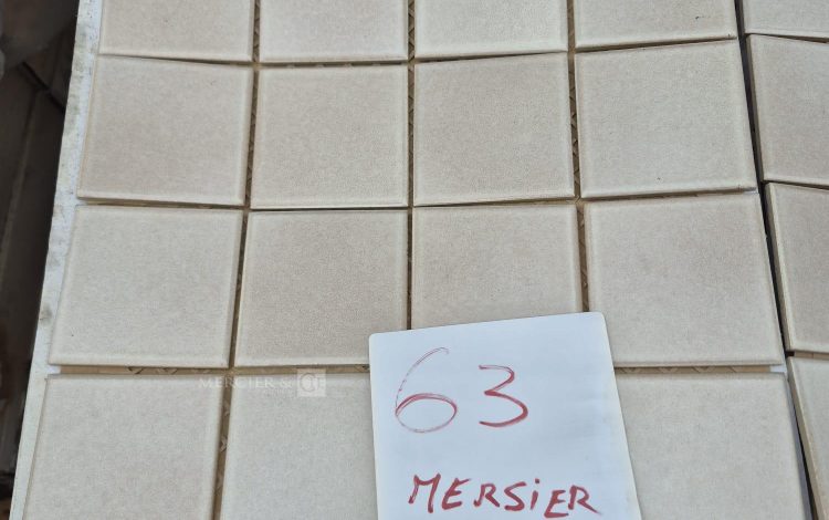 autre Lot d&rsquo;environ 28m de carrelage mosaïque , conditionné en plaques de 30cm x 30cm  52