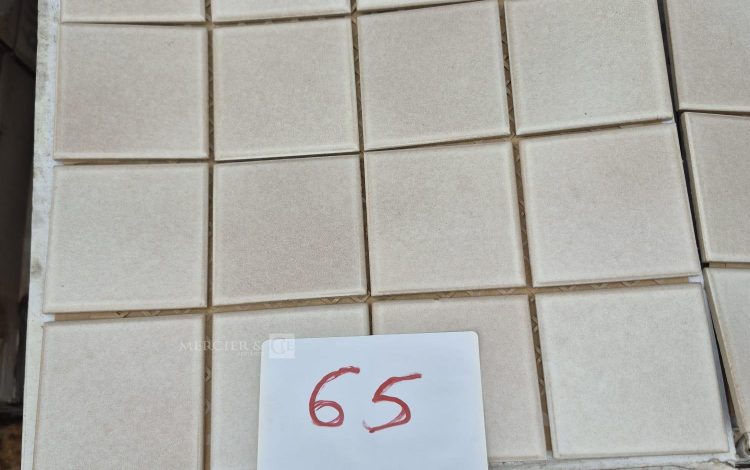 autre Lot d&rsquo;environ 28m de carrelage mosaïque , conditionné en plaques de 30cm x 30cm  54