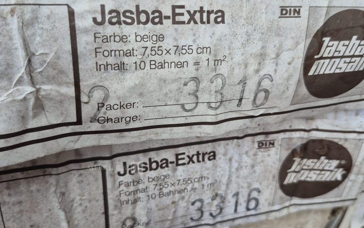 autre Lot d&rsquo;environ 28m de carrelage mosaïque , conditionné en plaques de 30cm x 30cm  54