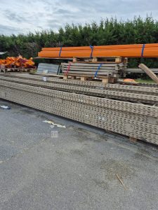 autre Lot d&rsquo;environ 5 ml de racks . Dimensions 5ml x 3,20 L x 7, 80m Hauteur  58