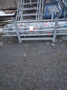 autre Lot de 28 montants d&rsquo;échafaudage  de la marque LAYHER , longueur 2m  6