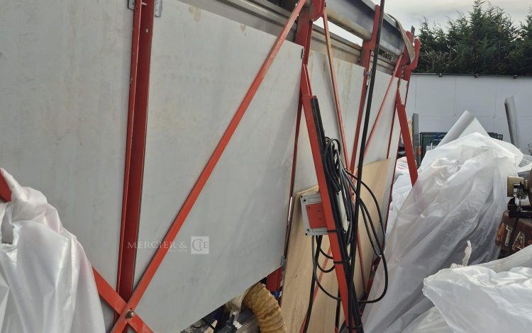 autre Machine à découper de grandes plaques de bois, de plastique ou de métal avec pré  59