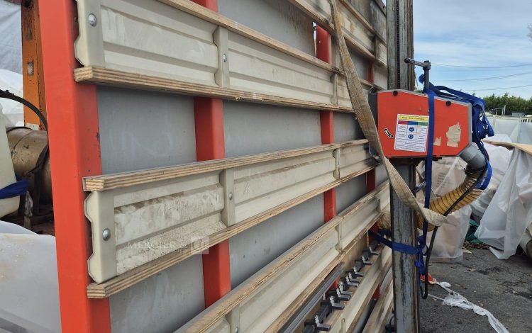 autre Machine à découper de grandes plaques de bois, de plastique ou de métal avec pré  59
