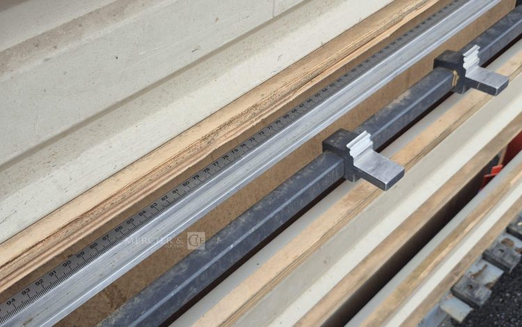 autre Machine à découper de grandes plaques de bois, de plastique ou de métal avec pré  59