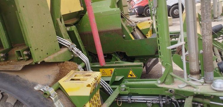 KRONE COMBINE PRESSE ENRUBANNEUSE COMPRIMA CF 155 XC-XTREME- 2 ESSIEUX – PTAC 9 T  76 897