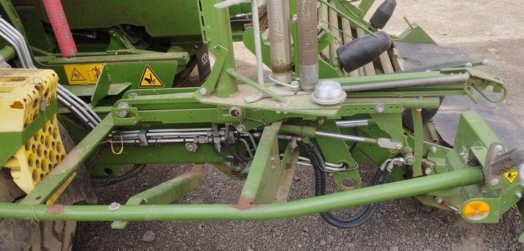 KRONE COMBINE PRESSE ENRUBANNEUSE COMPRIMA CF 155 XC-XTREME- 2 ESSIEUX – PTAC 9 T  76 897