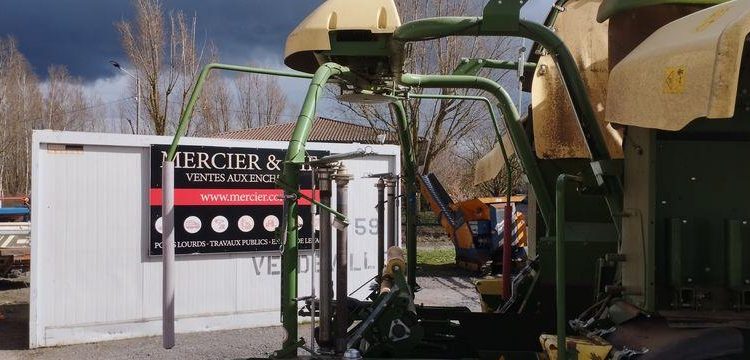 KRONE COMBINE PRESSE ENRUBANNEUSE COMPRIMA CF 155 XC-XTREME- 2 ESSIEUX – PTAC 9 T  76 897