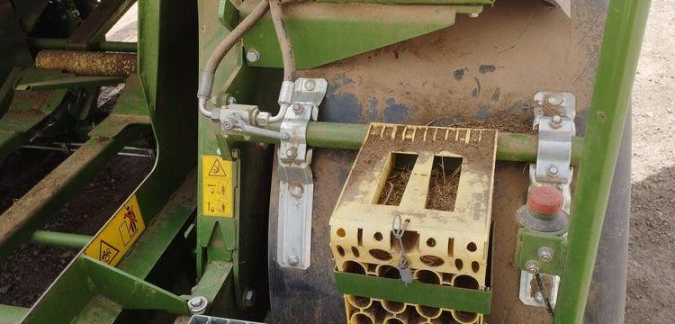 KRONE COMBINE PRESSE ENRUBANNEUSE COMPRIMA CF 155 XC-XTREME- 2 ESSIEUX – PTAC 9 T  76 897