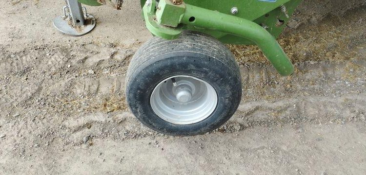 KRONE COMBINE PRESSE ENRUBANNEUSE COMPRIMA CF 155 XC-XTREME- 2 ESSIEUX – PTAC 9 T  76 897