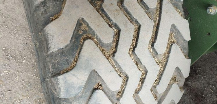 KRONE COMBINE PRESSE ENRUBANNEUSE COMPRIMA CF 155 XC-XTREME- 2 ESSIEUX – PTAC 9 T  76 897