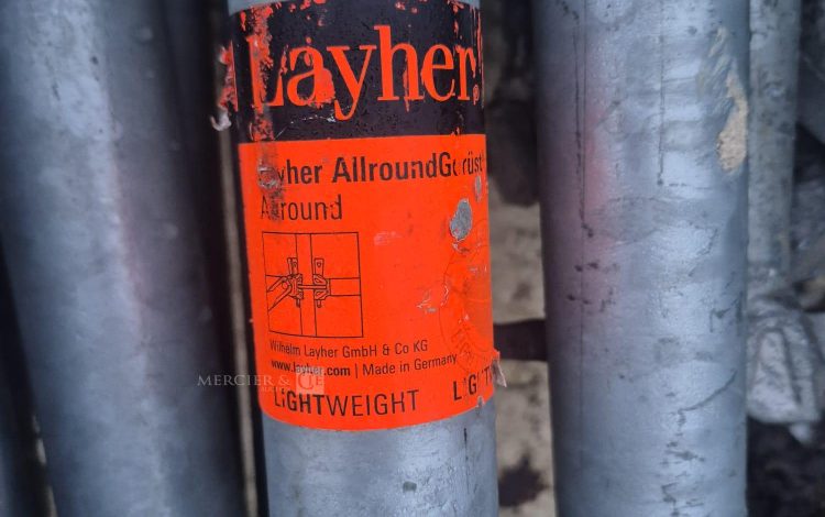 autre Lot de 28 montants d&rsquo;échafaudage  de la marque LAYHER , longueur 2m  6