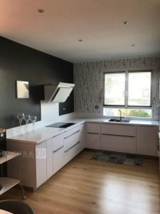 autre Cuisine en L  couleur blanche, marque Oskab  7