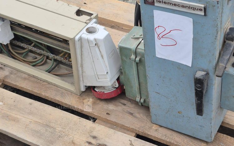 autre Armoire électrique de puissance Télémécanique  73