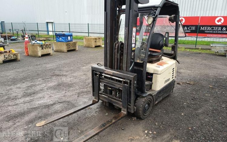 CROWN CHARIOT ELEVATEUR FRONTAL SC 5320 ELECTRIQUE – CAPACITE 1,2 TONNES – 832 H  92 344