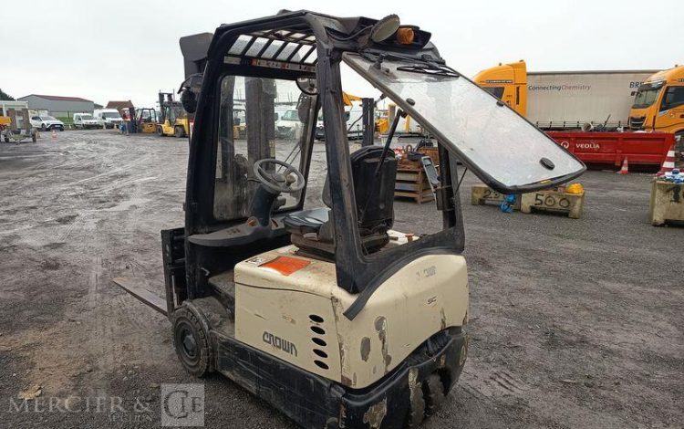 CROWN CHARIOT ELEVATEUR FRONTAL SC 5320 ELECTRIQUE – CAPACITE 1,2 TONNES – 832 H  92 344