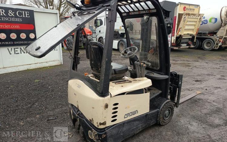 CROWN CHARIOT ELEVATEUR FRONTAL SC 5320 ELECTRIQUE – CAPACITE 1,2 TONNES – 832 H  92 344