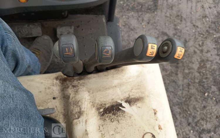 CROWN CHARIOT ELEVATEUR FRONTAL SC 5320 ELECTRIQUE – CAPACITE 1,2 TONNES – 832 H  92 344