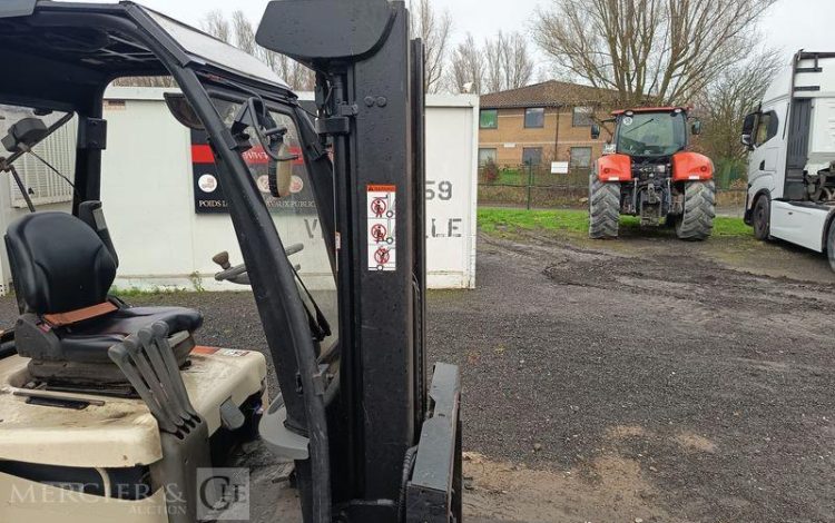 CROWN CHARIOT ELEVATEUR FRONTAL SC 5320 ELECTRIQUE – CAPACITE 1,2 TONNES – 832 H  92 344