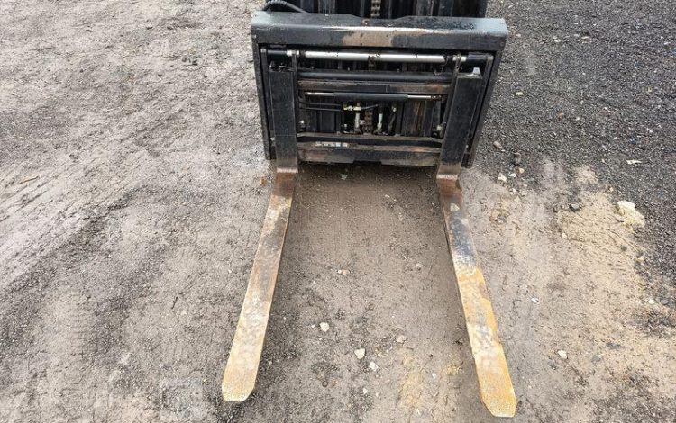 CROWN CHARIOT ELEVATEUR FRONTAL SC 5320 ELECTRIQUE – CAPACITE 1,2 TONNES – 832 H  92 344