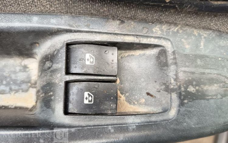 RENAULT CLIO II SOCIETE PHASE 2 1.5 dCi 68 CV – DIESEL – 305155 KMS – ANNEE 2006 NOIR BX-462-LK