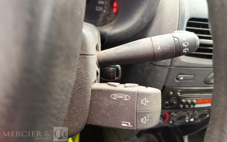 RENAULT CLIO II SOCIETE PHASE 2 1.5 dCi 68 CV – DIESEL – 305155 KMS – ANNEE 2006 NOIR BX-462-LK