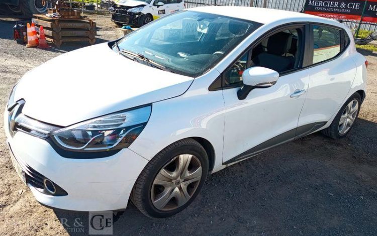 RENAULT CLIO IV 5 Portes 0.9 TCe 12V Energy eco2 S&S 90 cv – EQUIPEE GAZ – ANNEE 2013 BLANC DB-861-MH