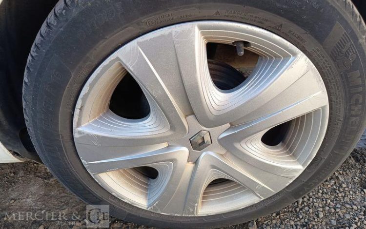 RENAULT CLIO IV 5 Portes 0.9 TCe 12V Energy eco2 S&S 90 cv – EQUIPEE GAZ – ANNEE 2013 BLANC DB-861-MH