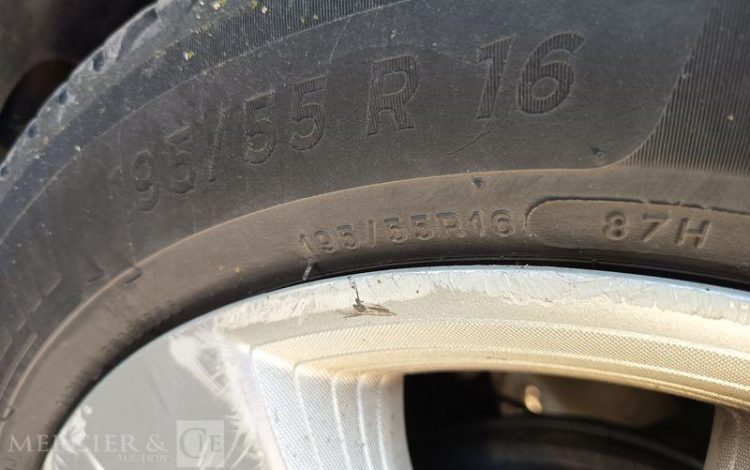 RENAULT CLIO IV 5 Portes 0.9 TCe 12V Energy eco2 S&S 90 cv – EQUIPEE GAZ – ANNEE 2013 BLANC DB-861-MH