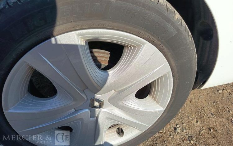 RENAULT CLIO IV 5 Portes 0.9 TCe 12V Energy eco2 S&S 90 cv – EQUIPEE GAZ – ANNEE 2013 BLANC DB-861-MH