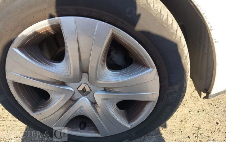 RENAULT CLIO IV 5 Portes 0.9 TCe 12V Energy eco2 S&S 90 cv – EQUIPEE GAZ – ANNEE 2013 BLANC DB-861-MH