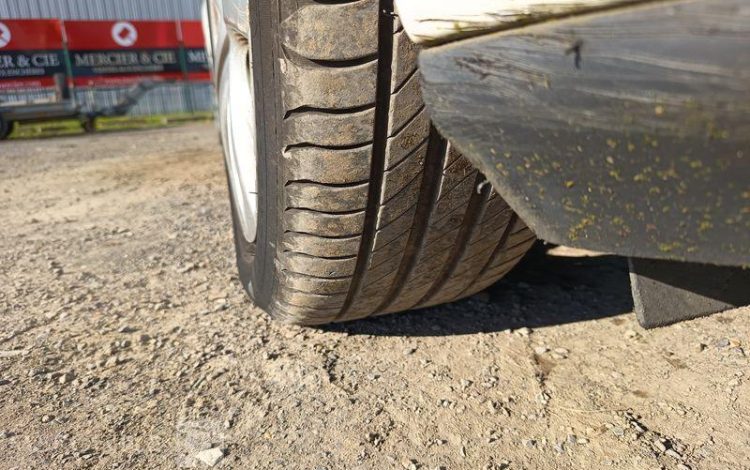 RENAULT CLIO IV 5 Portes 0.9 TCe 12V Energy eco2 S&S 90 cv – EQUIPEE GAZ – ANNEE 2013 BLANC DB-861-MH