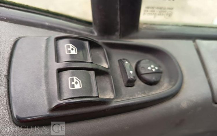 IVECO DAILY 35C15 146 CV – DIESEL – 180958 KMS – ANNEE 2014 BLANC DD-111-DT