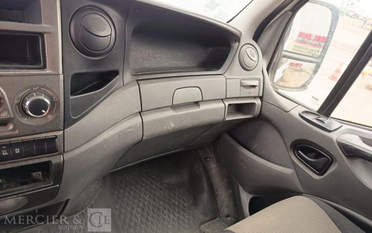 IVECO DAILY 35C15 146 CV – DIESEL – 180958 KMS – ANNEE 2014 BLANC DD-111-DT