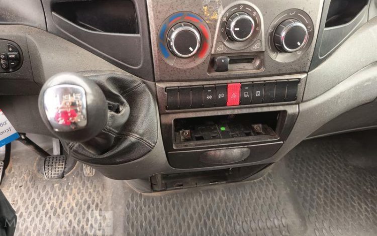 IVECO DAILY 35C15 146 CV – DIESEL – 180958 KMS – ANNEE 2014 BLANC DD-111-DT