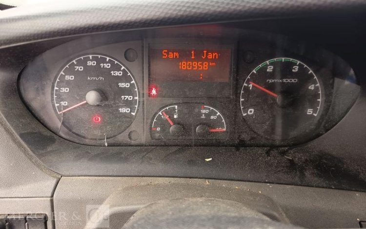 IVECO DAILY 35C15 146 CV – DIESEL – 180958 KMS – ANNEE 2014 BLANC DD-111-DT