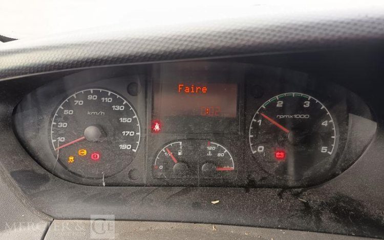 IVECO DAILY 35C15 146 CV – DIESEL – 180958 KMS – ANNEE 2014 BLANC DD-111-DT