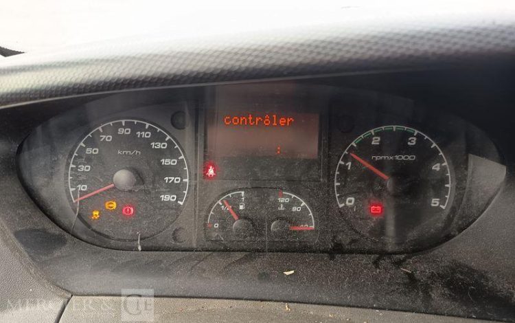 IVECO DAILY 35C15 146 CV – DIESEL – 180958 KMS – ANNEE 2014 BLANC DD-111-DT