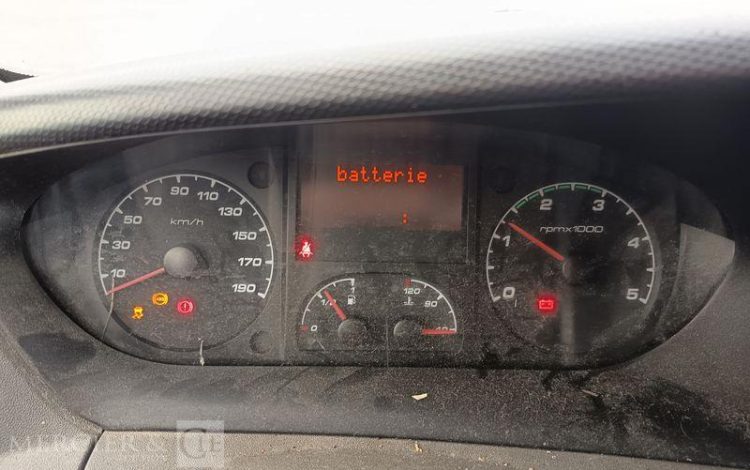 IVECO DAILY 35C15 146 CV – DIESEL – 180958 KMS – ANNEE 2014 BLANC DD-111-DT