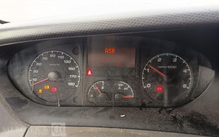 IVECO DAILY 35C15 146 CV – DIESEL – 180958 KMS – ANNEE 2014 BLANC DD-111-DT