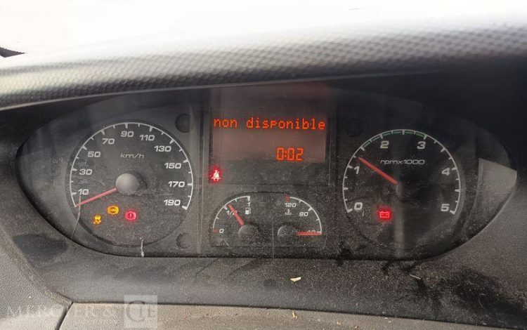 IVECO DAILY 35C15 146 CV – DIESEL – 180958 KMS – ANNEE 2014 BLANC DD-111-DT