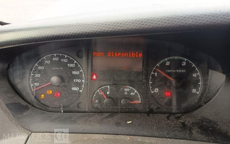 IVECO DAILY 35C15 146 CV – DIESEL – 180958 KMS – ANNEE 2014 BLANC DD-111-DT