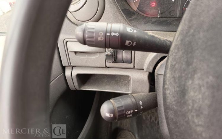 IVECO DAILY 35C15 146 CV – DIESEL – 180958 KMS – ANNEE 2014 BLANC DD-111-DT