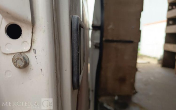 IVECO DAILY 35C15 146 CV – DIESEL – 180958 KMS – ANNEE 2014 BLANC DD-111-DT