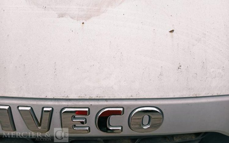IVECO DAILY 35C15 146 CV – DIESEL – 180958 KMS – ANNEE 2014 BLANC DD-111-DT