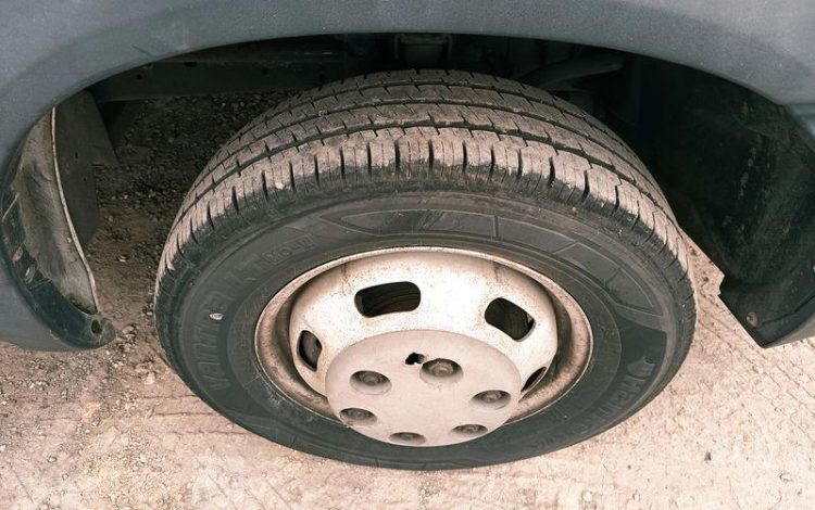 IVECO DAILY 35C15 146 CV – DIESEL – 180958 KMS – ANNEE 2014 BLANC DD-111-DT